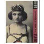 Donna «La belle époque». Nella sala di posa Alinari.